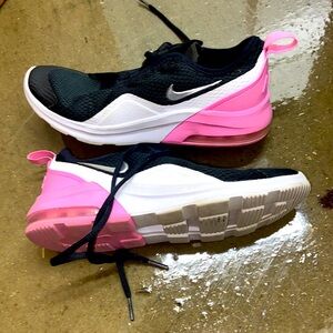NIKE AIR MAX 7.5 WMNS PINK BLACK AND WHITE LIGHT WEIGHT LACE UP SNEAKER LIKE NEW
